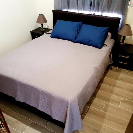 2 Bedroom Cozy Apartment Near Tourist Area, 200M From Sea Paphos Eksteriør billede