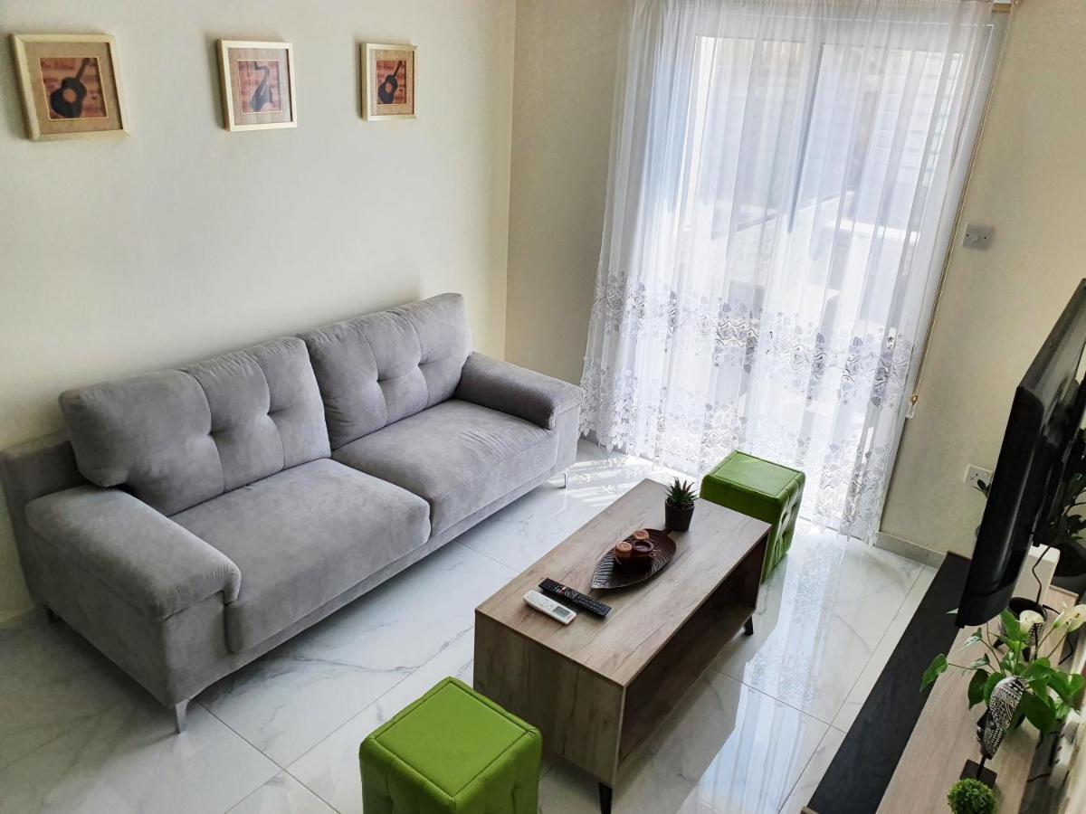 2 Bedroom Cozy Apartment Near Tourist Area, 200M From Sea Paphos Eksteriør billede
