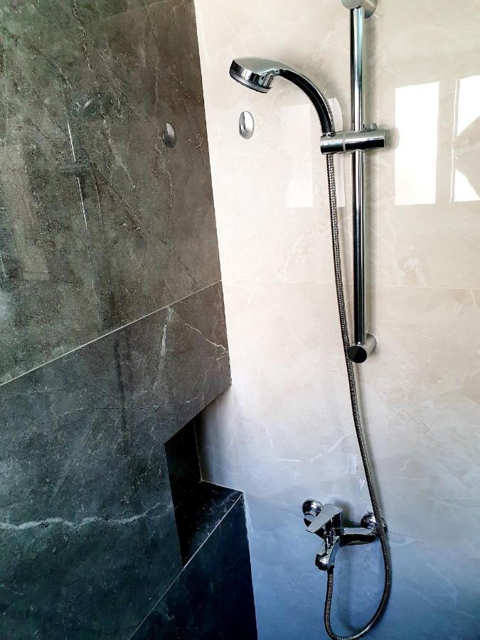 2 Bedroom Cozy Apartment Near Tourist Area, 200M From Sea Paphos Eksteriør billede