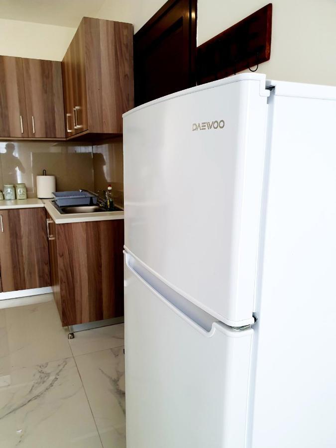 2 Bedroom Cozy Apartment Near Tourist Area, 200M From Sea Paphos Eksteriør billede
